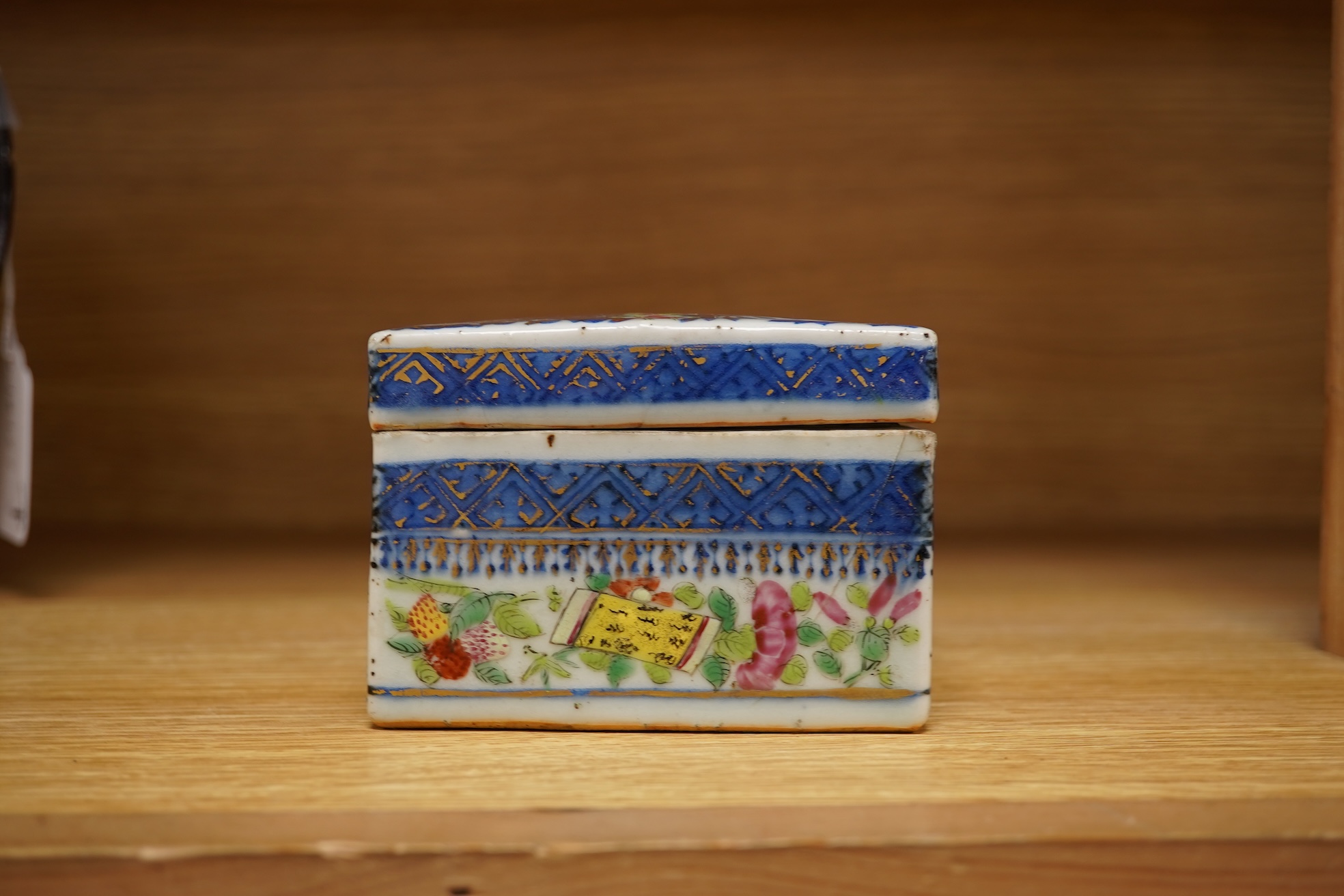 A Chinese Fitzhugh pattern twin pen box, first half 19th century, 19cm wide